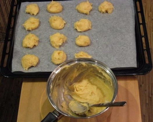 Эклеры со сгущенкой. Самый простой рецепт!